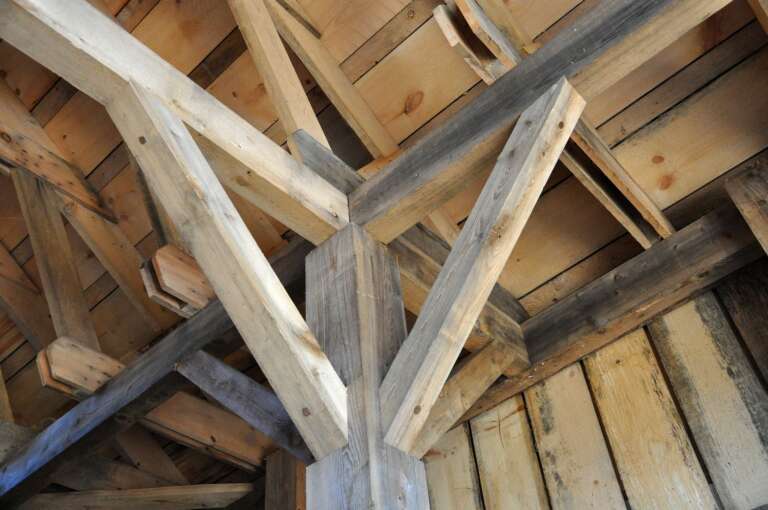 Structure en bois d'une maison, susceptible d'&ecirc;tre infest&eacute;e par des vrillettes